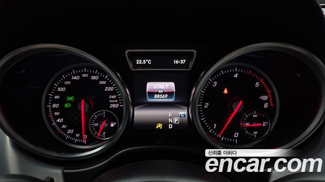 Mercedes-Benz GLE-Class 2017 — photo 11