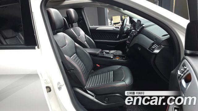Mercedes-Benz GLE-Class 2017 — photo 17