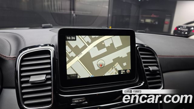 Mercedes-Benz GLE-Class 2017 — photo 20