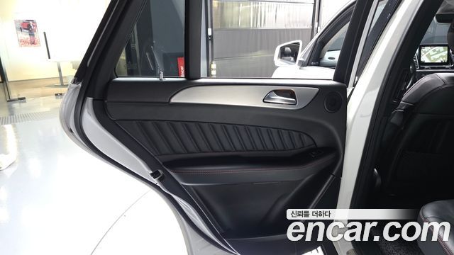 Mercedes-Benz GLE-Class 2017 — photo 15