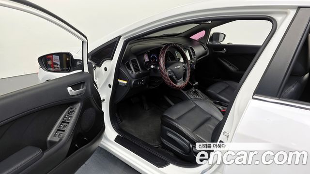 Kia K3 2014 — photo 10