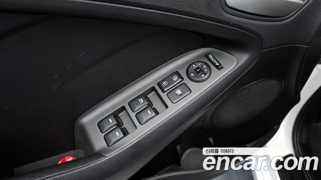 Kia K3 2014 — photo 20