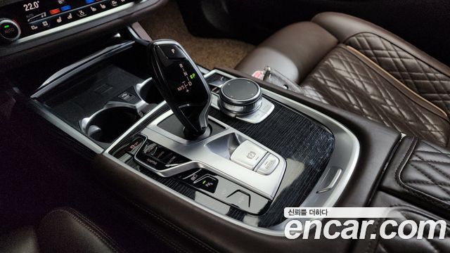 BMW 7-Series 2020 — photo 9