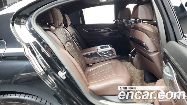 BMW 7-Series 2020 — photo 11
