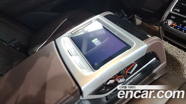 BMW 7-Series 2020 — photo 19