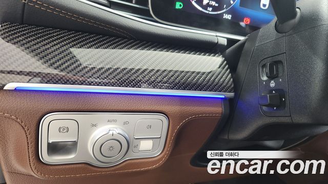 Mercedes-Benz GLE-Class 2025 — photo 10