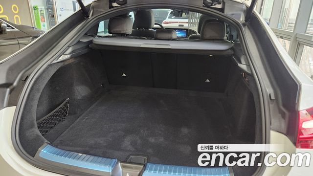 Mercedes-Benz GLE-Class 2025 — photo 18