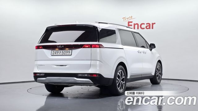 Kia Canival 2023 — photo 2