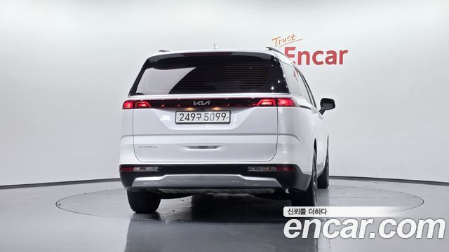Kia Canival 2023 — photo 4