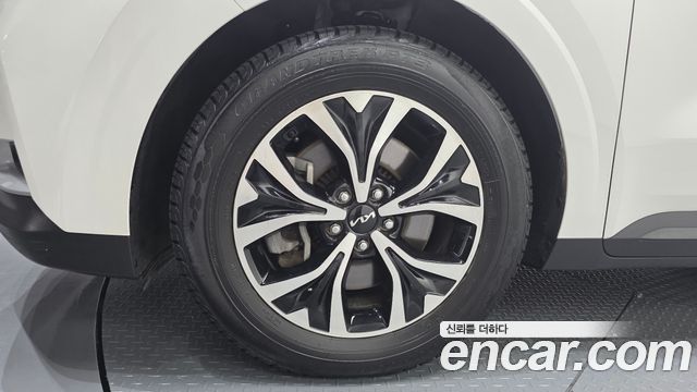 Kia Canival 2023 — photo 5