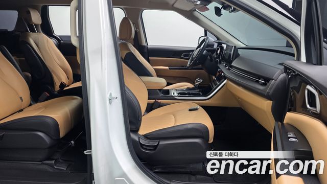 Kia Canival 2023 — photo 17