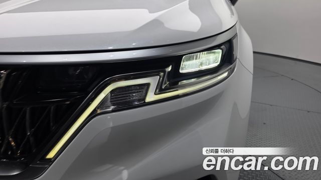 Kia Canival 2023 — photo 8