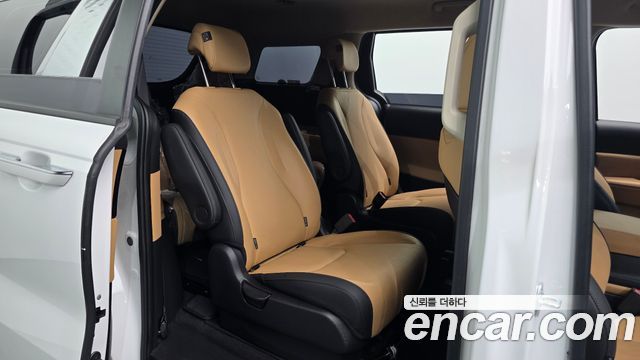 Kia Canival 2023 — photo 16