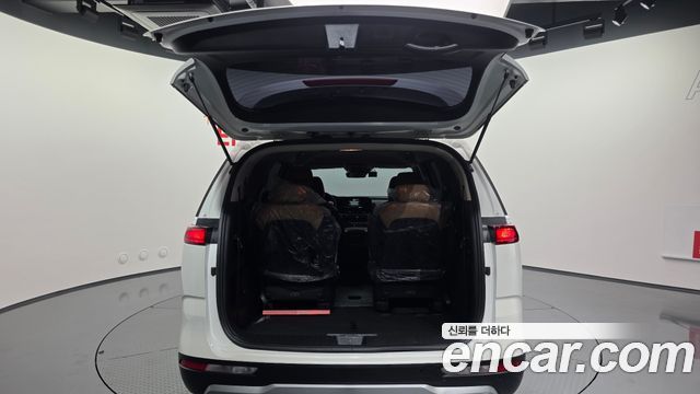 Kia Canival 2023 — photo 33