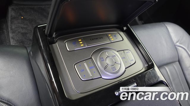 Hyundai Genesis 2012 — photo 19