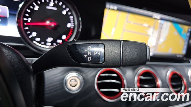 Mercedes-Benz E-Class 2017 — photo 9