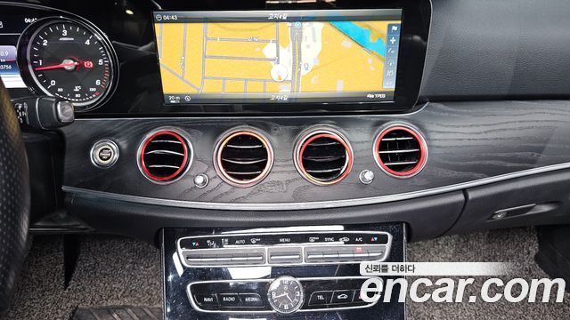 Mercedes-Benz E-Class 2017 — photo 15