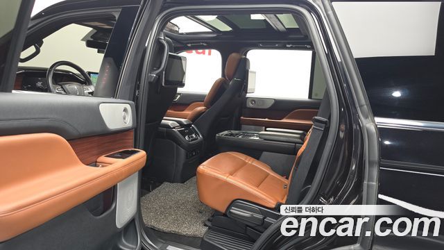 Lincoln Navigator 2021 — photo 11