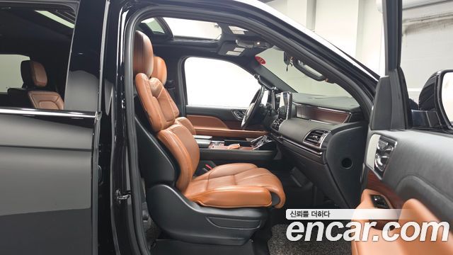 Lincoln Navigator 2021 — photo 12