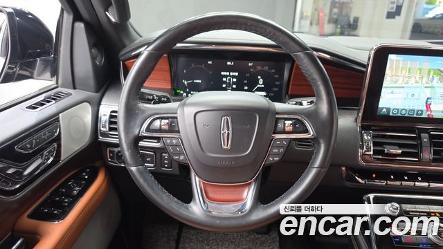 Lincoln Navigator 2021 — photo 13
