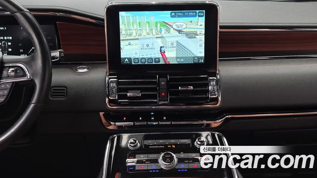 Lincoln Navigator 2021 — photo 19