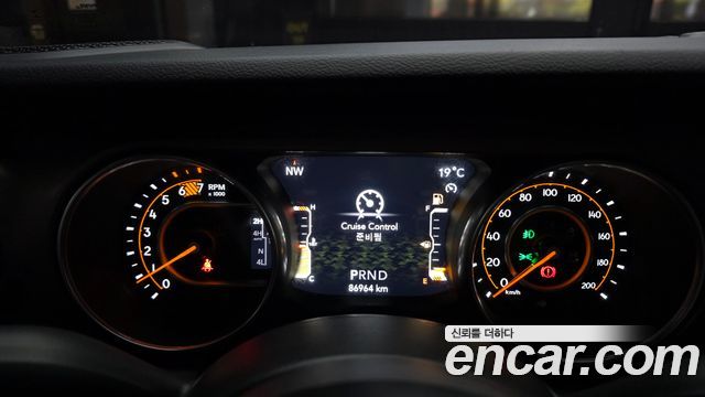 Jeep Wrangler 2020 — photo 8