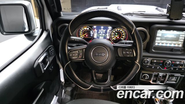 Jeep Wrangler 2020 — photo 13