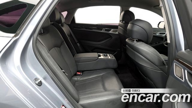 Genesis G80 2017 — photo 17