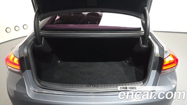 Genesis G80 2017 — photo 25