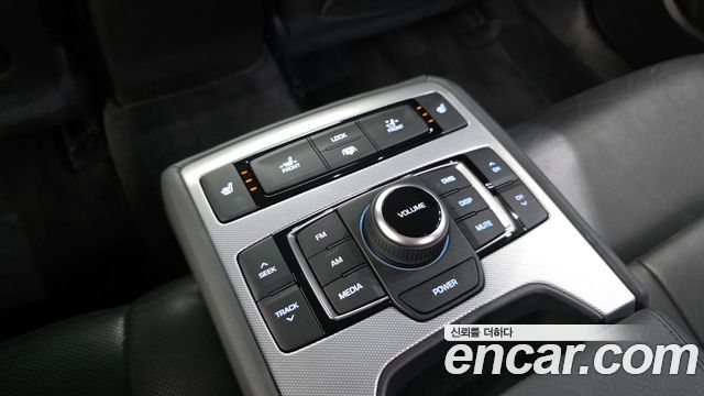 Genesis G80 2017 — photo 26