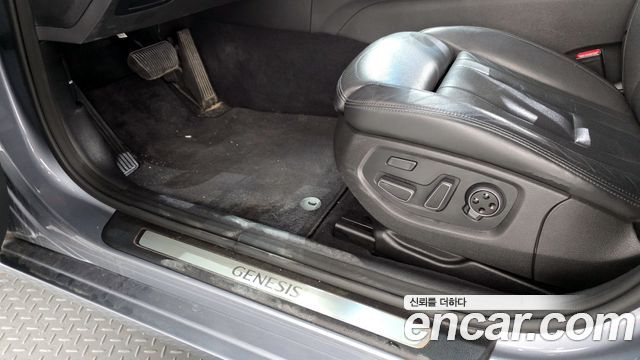 Genesis G80 2017 — photo 31
