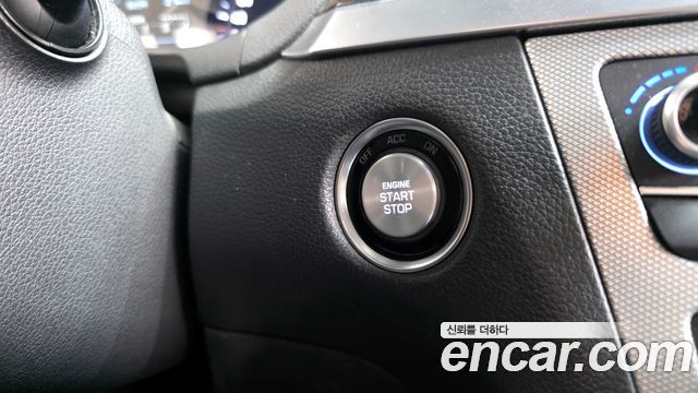 Genesis G80 2017 — photo 38