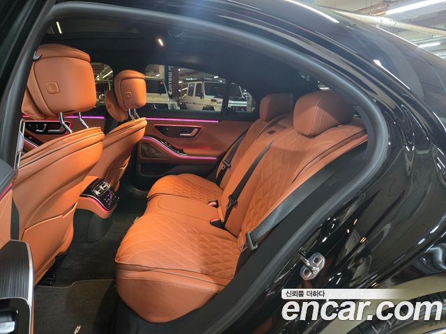 Mercedes-Benz S-Class 2025 — photo 12
