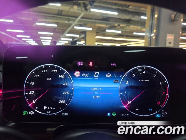 Mercedes-Benz S-Class 2025 — photo 17