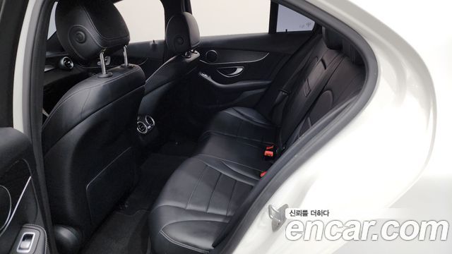 Mercedes-Benz C-Class 2017 — photo 11