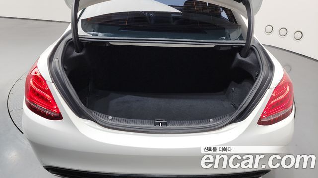 Mercedes-Benz C-Class 2017 — photo 17