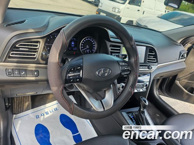 Hyundai AVANTE 2020 — photo 16