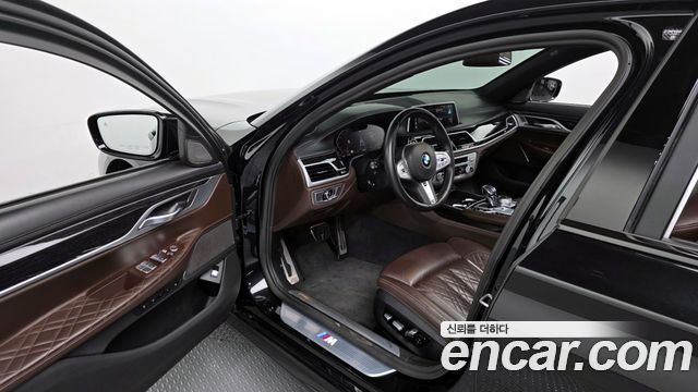 BMW 7-Series 2020 — photo 10