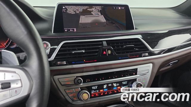 BMW 7-Series 2020 — photo 11