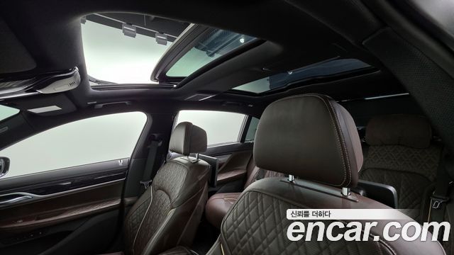 BMW 7-Series 2020 — photo 14