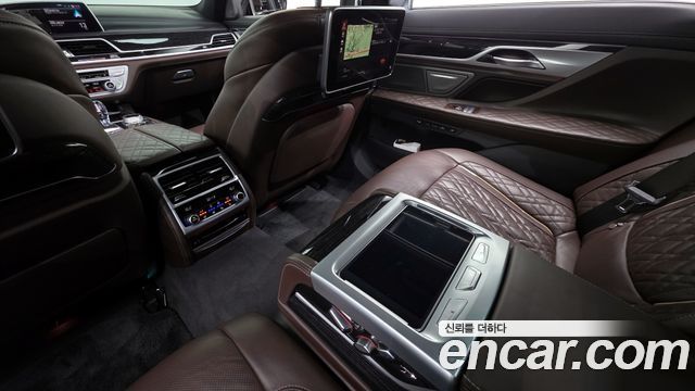 BMW 7-Series 2020 — photo 15
