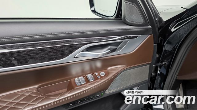 BMW 7-Series 2020 — photo 19