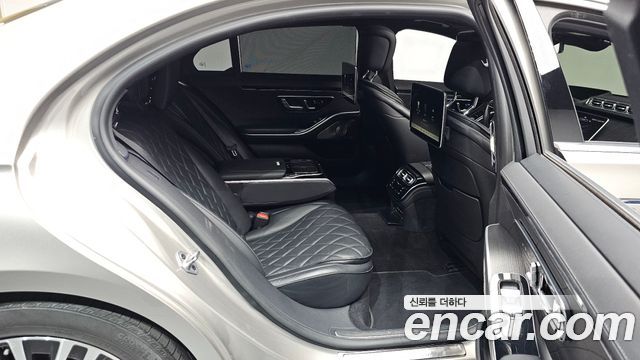 Mercedes-Benz S-Class 2022 — photo 17