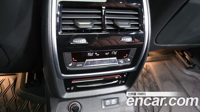 BMW X7 2020 — photo 18
