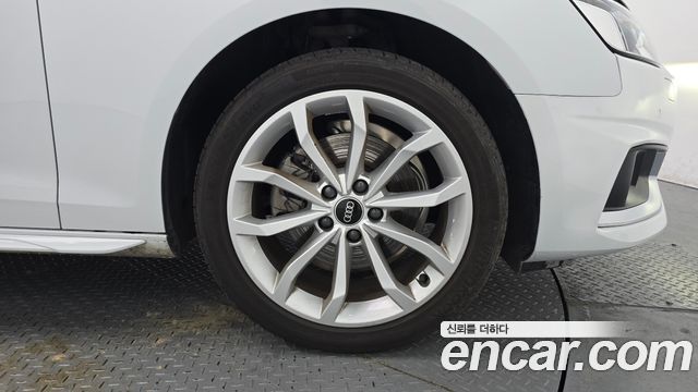Audi A4 2023 — photo 7