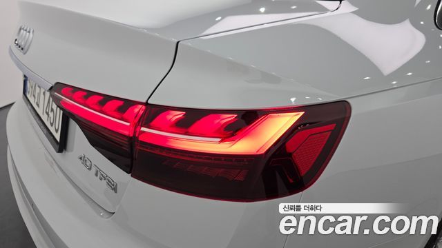 Audi A4 2023 — photo 9