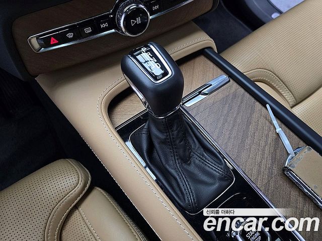 Volvo XC90 2019 — photo 9