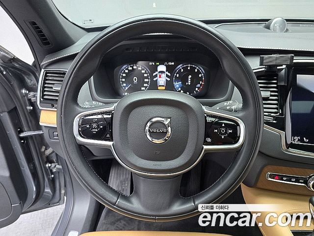 Volvo XC90 2019 — photo 12