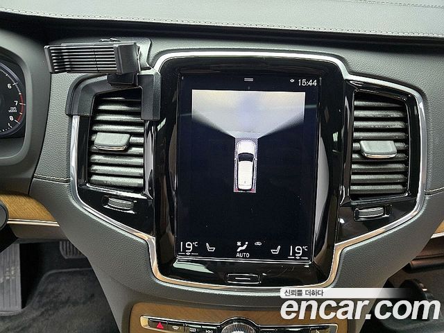 Volvo XC90 2019 — photo 14