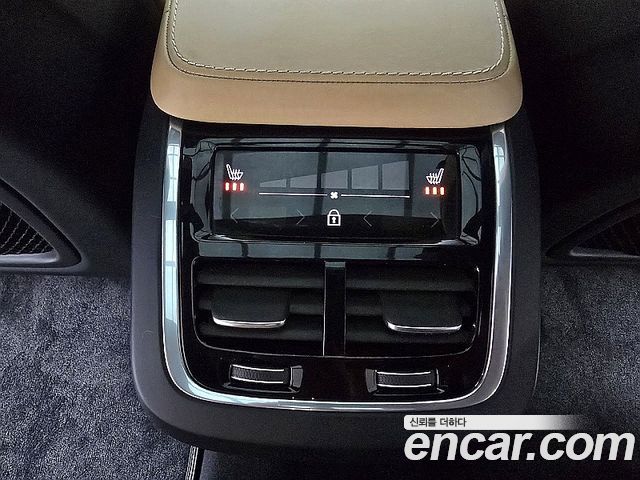 Volvo XC90 2019 — photo 18